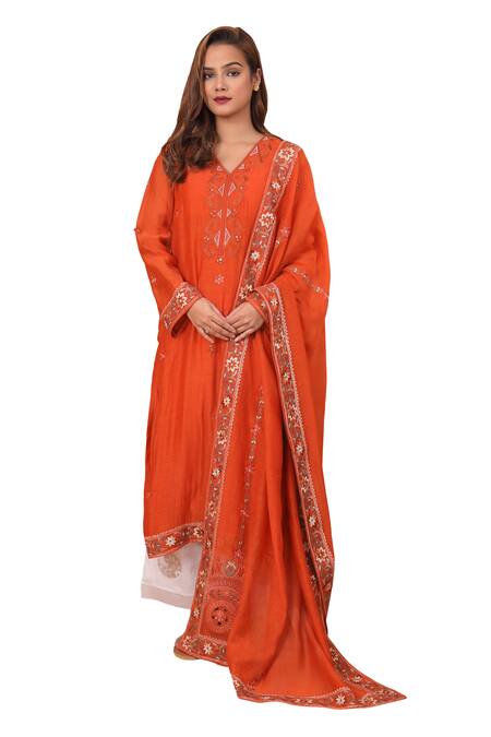 Shetab Kazmi_Orange Chanderi Embroidery V-neck Floral Jaal Kurta Palazzo Set _Online_at_Aza_Fashions