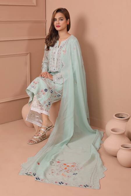 Shetab Kazmi_Green Chanderi Embroidery, Mirrors Split V-neck Floral Jaali Kurta Pant Set _at_Aza_Fashions