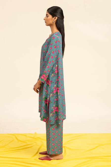 Shetab Kazmi Grey Crepe Embroidery, Sequins Round Neck Botanic Print Kurta Pant Set Online at Aza Fashions Shetab Kazmi_Grey Crepe Embroidery, Sequins Round Neck Botanic Print Kurta Pant Set _Online_at_Aza_Fashions