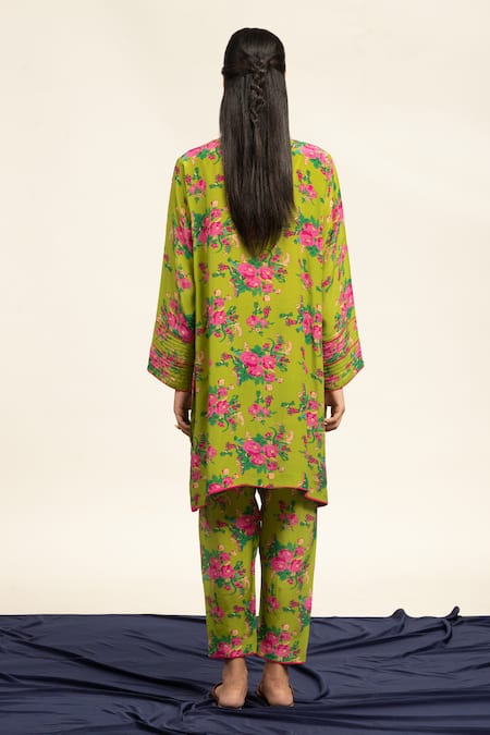 Shop Shetab Kazmi Green Crepe Sequins, Beads Round Neck Printed Kurta With Salwar at Aza Fashions Shop_Shetab Kazmi_Green Crepe Sequins, Beads Round Neck Printed Kurta With Salwar _at_Aza_Fashions