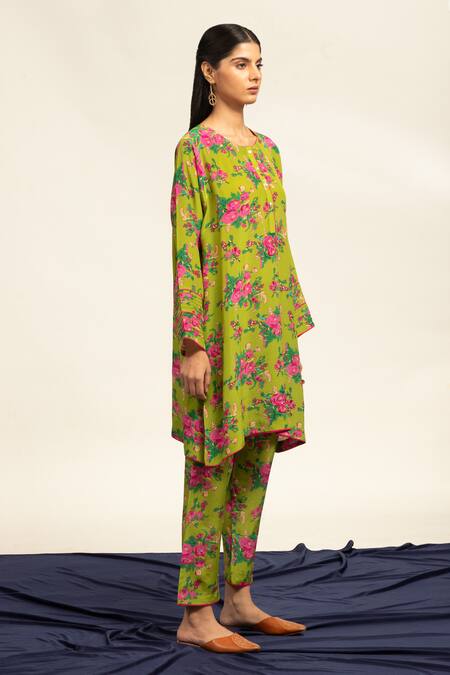 Shetab Kazmi Green Crepe Sequins, Beads Round Neck Printed Kurta With Salwar Online at Aza Fashions Shetab Kazmi_Green Crepe Sequins, Beads Round Neck Printed Kurta With Salwar _Online_at_Aza_Fashions