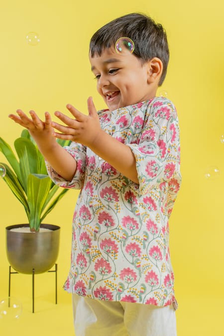 MR Brat_White Muslin, Cotton Embroidery Gardenia Print Kurta Set _Online_at_Aza_Fashions