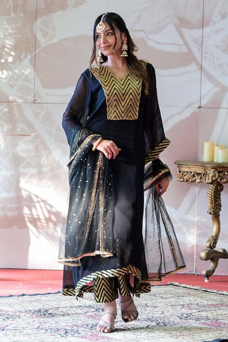 Farha Syed Black Georgette, Brocade, Tulle Embroidery V-neck Geometric Kurta Pant Set at Aza Fashions Farha Syed_Black Georgette, Brocade, Tulle Embroidery V-neck Geometric Kurta Pant Set _at_Aza_Fashions