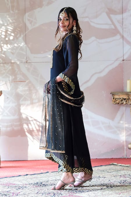 Buy Farha Syed Black Georgette, Brocade, Tulle Embroidery V-neck Geometric Kurta Pant Set Buy_Farha Syed_Black Georgette, Brocade, Tulle Embroidery V-neck Geometric Kurta Pant Set