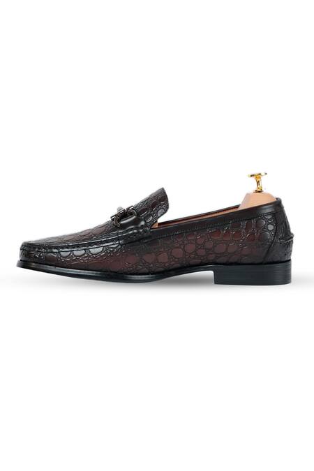 Buy Vantier Brown Horsebit Pebble Textured Shoes Online at Aza Fashions Buy_Vantier_Brown Horsebit Pebble Textured Shoes _Online_at_Aza_Fashions