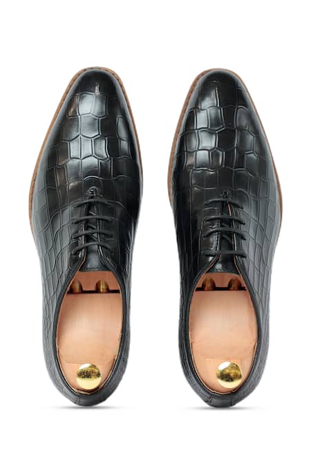 Shop Vantier Black Crocodile Textured Oxford Shoes at Aza Fashions Shop_Vantier_Black Crocodile Textured Oxford Shoes _at_Aza_Fashions