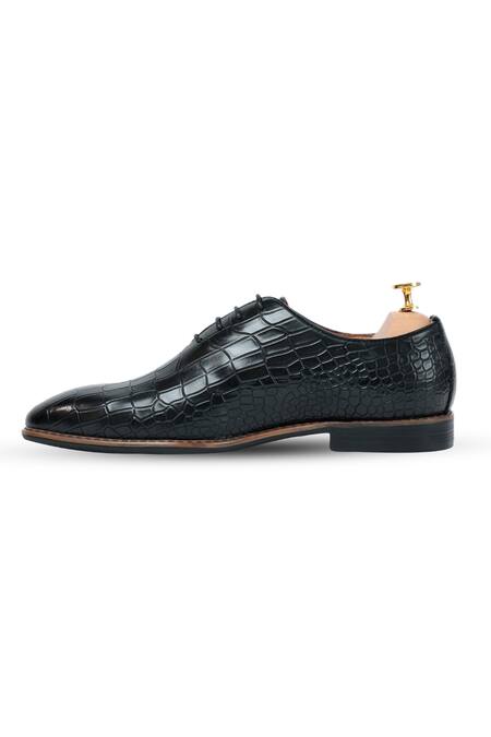 Shop Vantier Black Crocodile Textured Oxford Shoes Online at Aza Fashions Shop_Vantier_Black Crocodile Textured Oxford Shoes _Online_at_Aza_Fashions