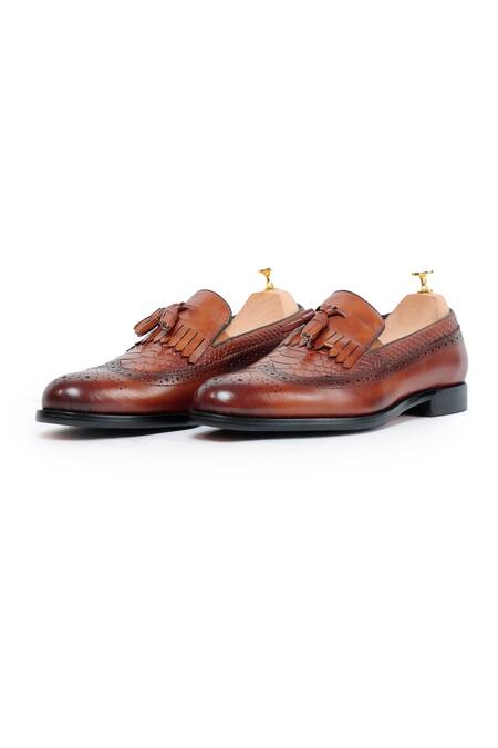 Vantier_Brown Bows Palermo Textured Leather Brogue Shoes _Online_at_Aza_Fashions
