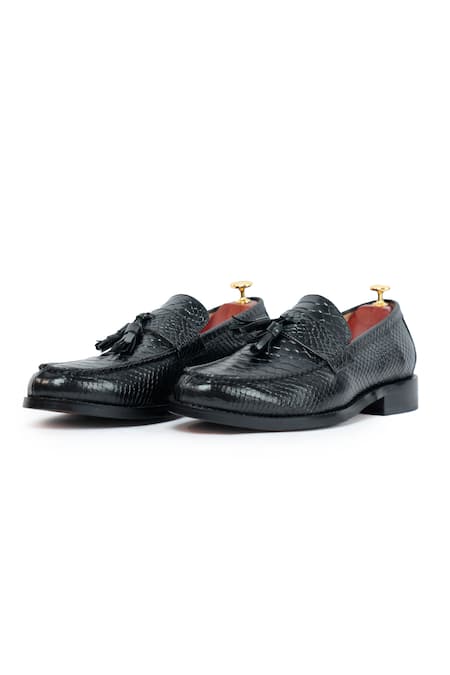 Buy_Vantier_Black Crocodile Textured Leather Slip-on Shoes _Online_at_Aza_Fashions