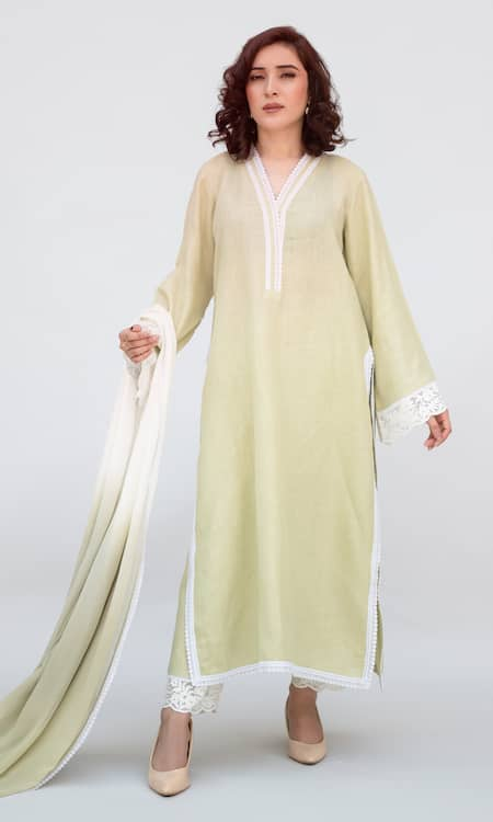 Daljit Sudan Thread Embroidered Kurta Set 