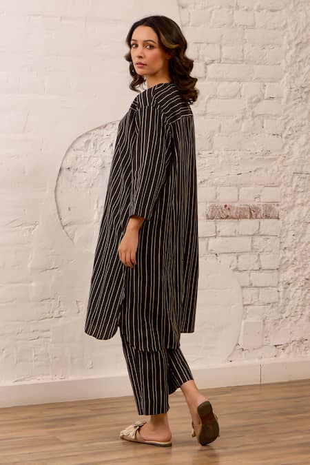 Label Mansi Nagdev Luna Self Textured Kurta With Pant 