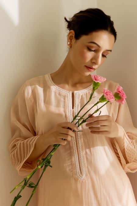Label Mansi Nagdev Peach Chanderi Embroidery Round Neck Emilie Textured Kurta And Pant Set at Aza Fashions Label Mansi Nagdev_Peach Chanderi Embroidery Round Neck Emilie Textured Kurta And Pant Set _at_Aza_Fashions