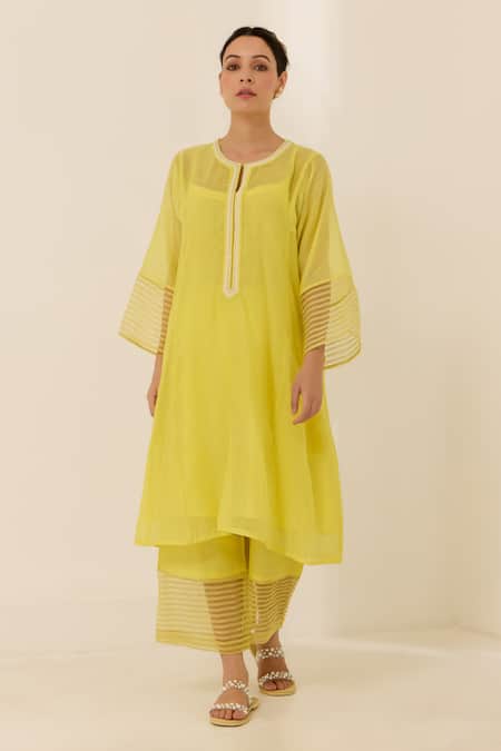 Label Mansi Nagdev Yellow Malai Chanderi Textured Kurta And Inner Round Emilie Stripe & Pant Set