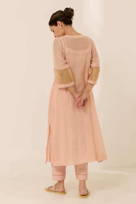 Label Mansi Nagdev Peach Chanderi, Cotton Embroidery Round Dahlia Pintuck Detailed Kurta And Pant Set Online at Aza Fashions Label Mansi Nagdev_Peach Chanderi, Cotton Embroidery Round Dahlia Pintuck Detailed Kurta And Pant Set _Online_at_Aza_Fashions