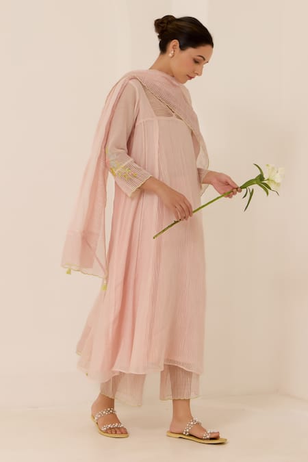 Buy_Label Mansi Nagdev_Pink Chanderi, Cotton Embroidery V-neck Lilybeth Textured Kurta Set _Online_at_Aza_Fashions