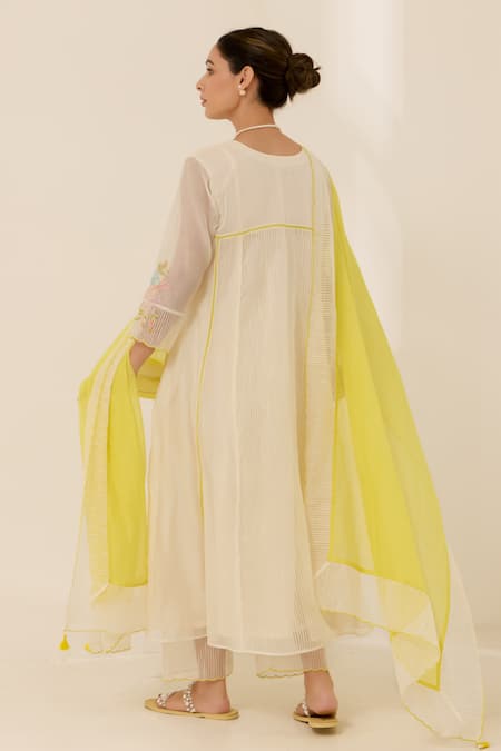 Label Mansi Nagdev Lilybeth Textured Kurta Pant Set 