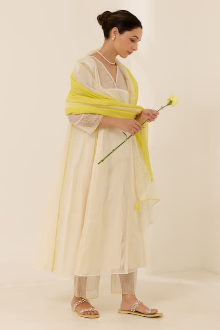 Buy_Label Mansi Nagdev_Ivory Chanderi, Cotton Embroidery, Tassels Lilybeth Textured Kurta Pant Set _Online_at_Aza_Fashions