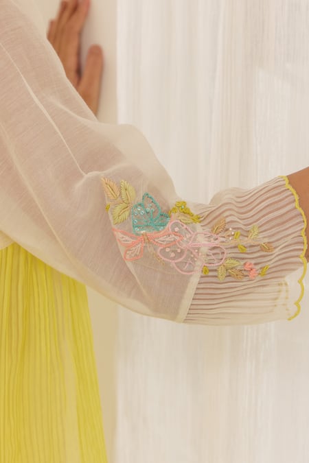 Label Mansi Nagdev_Ivory Chanderi, Cotton Embroidery Mandarin Collar Dove Panelled Kurta And Pant Set _at_Aza_Fashions