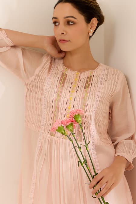 Label Mansi Nagdev Pink Chanderi, Cotton Embroidery, Lace Round Roza Hand Yoke Kurta And Pant Set at Aza Fashions Label Mansi Nagdev_Pink Chanderi, Cotton Embroidery, Lace Round Roza Hand Yoke Kurta And Pant Set _at_Aza_Fashions