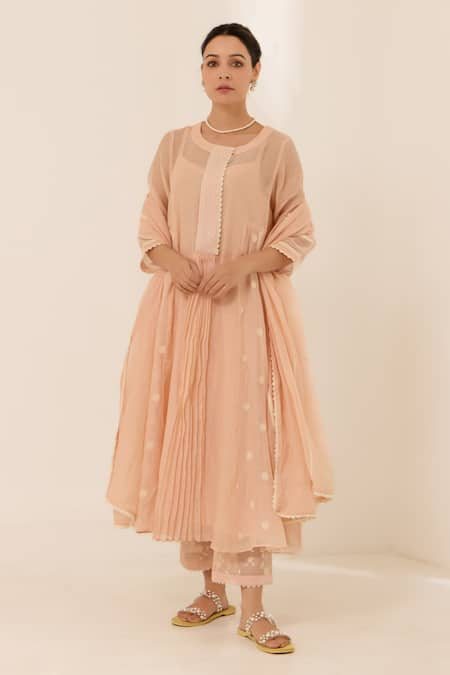 Label Mansi Nagdev Peach Malai Chanderi Embroidered Floral Kurta And Inner Round Rosemary Set 