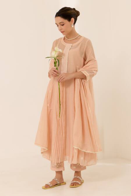 Shop Label Mansi Nagdev Peach Chanderi, Cotton Embroidery, Lace Round Neck Rosemary Floral Kurta Set Online at Aza Fashions Shop_Label Mansi Nagdev_Peach Chanderi, Cotton Embroidery, Lace Round Neck Rosemary Floral Kurta Set _Online_at_Aza_Fashions