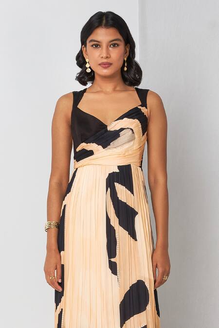 Buy Vedika M Black Viscose, Organza V-neck Abstract Print Pleated Dress Online at Aza Fashions Buy_Vedika M_Black Viscose, Organza V-neck Abstract Print Pleated Dress _Online_at_Aza_Fashions