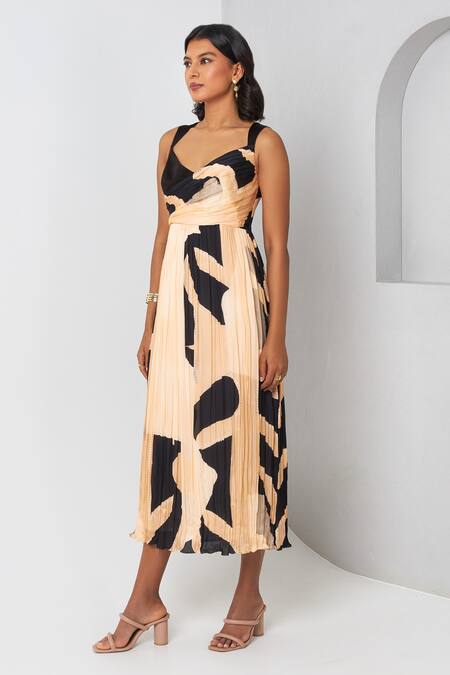 Vedika M Black Viscose, Organza V-neck Abstract Print Pleated Dress at Aza Fashions Vedika M_Black Viscose, Organza V-neck Abstract Print Pleated Dress _at_Aza_Fashions