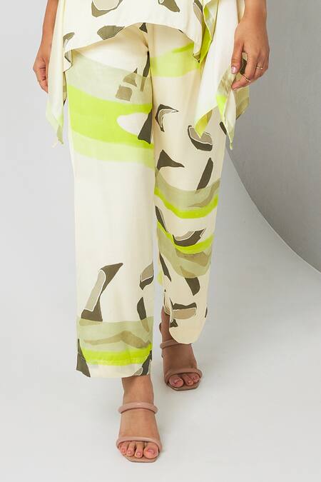 Buy_Vedika M_Green V-neck Abstract Print Kaftan With Pant _Online_at_Aza_Fashions