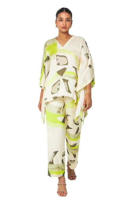 Vedika M_Green V-neck Abstract Print Kaftan With Pant _at_Aza_Fashions