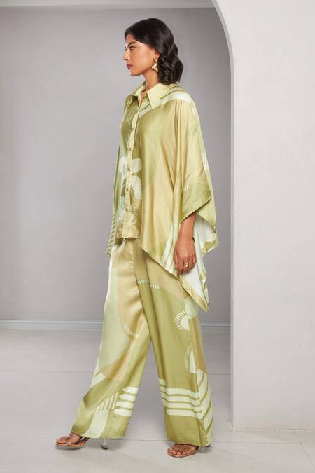Vedika M Green Satin Collared Abstract Pattern Kaftan And Pant Set Online at Aza Fashions Vedika M_Green Satin Collared Abstract Pattern Kaftan And Pant Set _Online_at_Aza_Fashions