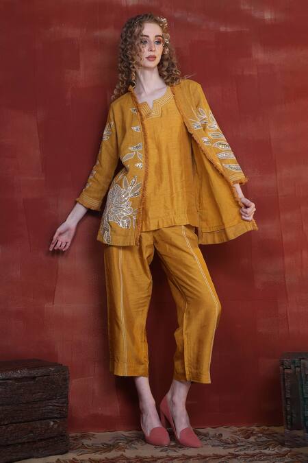 Shop Sunita Nagi Yellow Silk Applique, Sequins, Mirrors, Embroidery V-neck Kurta Set Online at Aza Fashions Shop_Sunita Nagi_Yellow Silk Applique, Sequins, Mirrors, Embroidery V-neck Kurta Set _Online_at_Aza_Fashions
