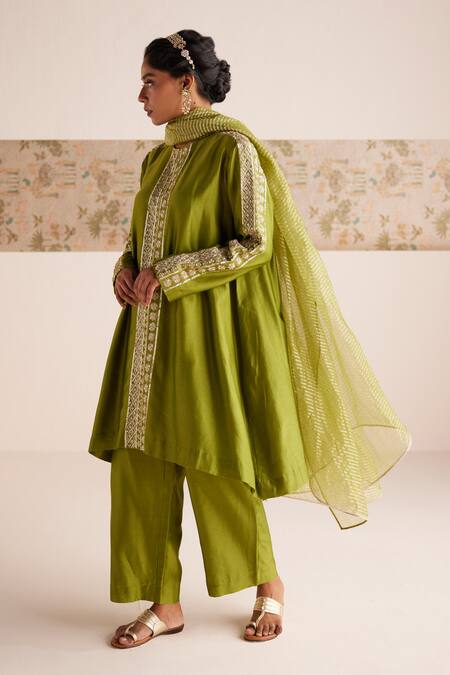 Esha Arora_Green Chanderi Silk, Organza Embroidery Round Stripe Zardozi Kurta Pant Set _Online_at_Aza_Fashions