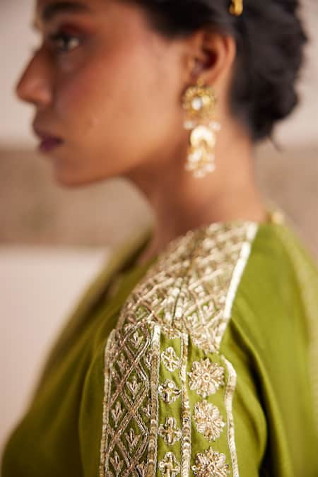 Esha Arora_Green Chanderi Silk, Organza Embroidery Round Stripe Zardozi Kurta Pant Set _at_Aza_Fashions