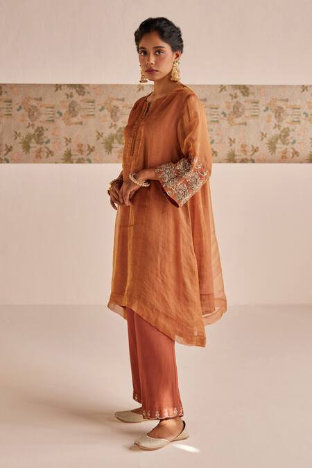 Shop Esha Arora Orange Organza, Cotton Satin, Linen Embroidery Zardozi Sleeves Kurta Pant Set Online at Aza Fashions Shop_Esha Arora_Orange Organza, Cotton Satin, Linen Embroidery Zardozi Sleeves Kurta Pant Set _Online_at_Aza_Fashions