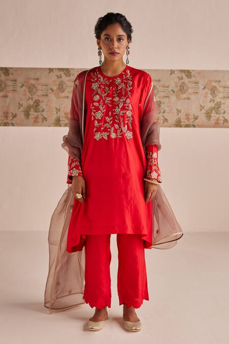 Buy Esha Arora Red Silk, Organza Embroidery Round Neck Floral Zardozi Kurta Pant Set Buy_Esha Arora_Red Silk, Organza Embroidery Round Neck Floral Zardozi Kurta Pant Set