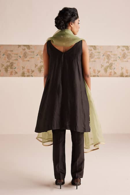 Esha Arora Zardozi Embroidered Floral Kurta Pant Set 