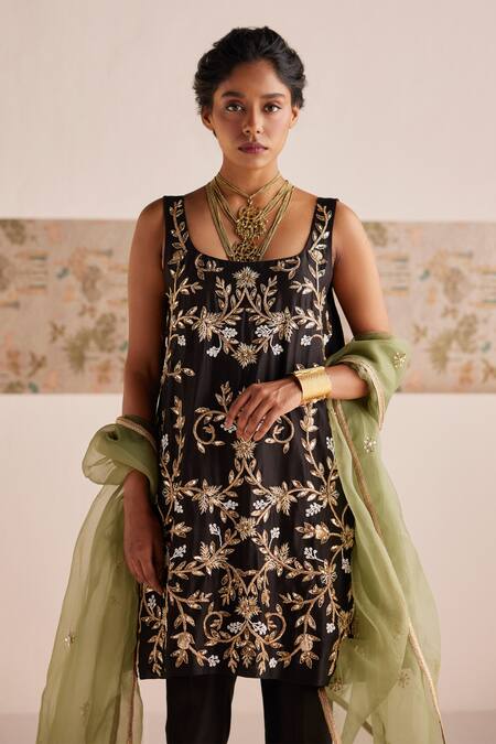Shop Esha Arora Black Chanderi Silk, Linen, Organza Embroidery Zardozi Floral Kurta Pant Set Online at Aza Fashions Shop_Esha Arora_Black Chanderi Silk, Linen, Organza Embroidery Zardozi Floral Kurta Pant Set _Online_at_Aza_Fashions