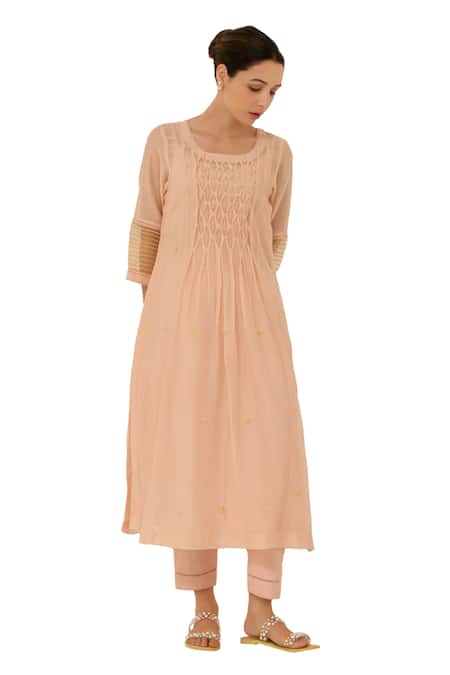 Shop Label Mansi Nagdev Peach Chanderi, Cotton Embroidery Round Dahlia Pintuck Detailed Kurta And Pant Set Shop_Label Mansi Nagdev_Peach Chanderi, Cotton Embroidery Round Dahlia Pintuck Detailed Kurta And Pant Set