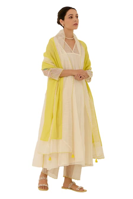 Buy_Label Mansi Nagdev_Ivory Chanderi, Cotton Embroidery, Tassels Lilybeth Textured Kurta Pant Set 