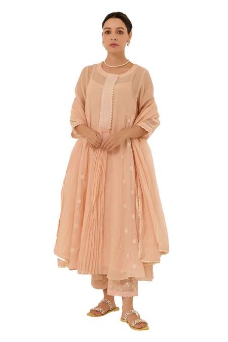 Label Mansi Nagdev Peach Chanderi, Cotton Embroidery, Lace Round Neck Rosemary Floral Kurta Set at Aza Fashions Label Mansi Nagdev_Peach Chanderi, Cotton Embroidery, Lace Round Neck Rosemary Floral Kurta Set _at_Aza_Fashions