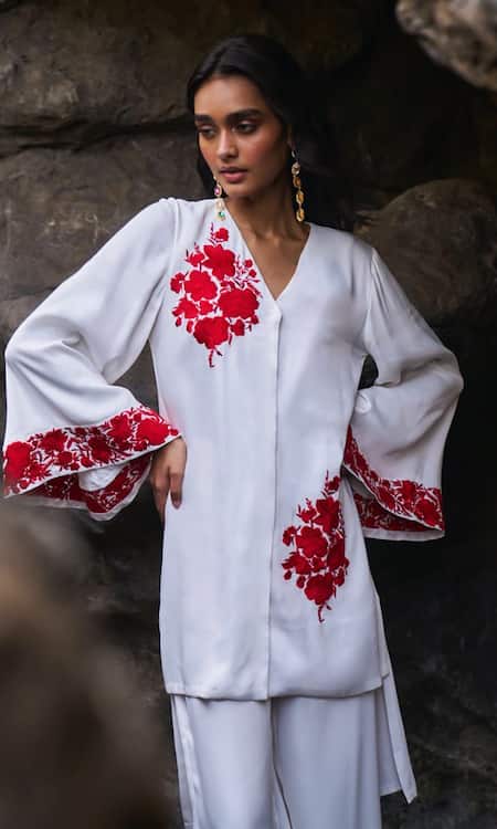 Dash And Dot_White Viscose Embroidery V-neck Placement Kurta _Online_at_Aza_Fashions