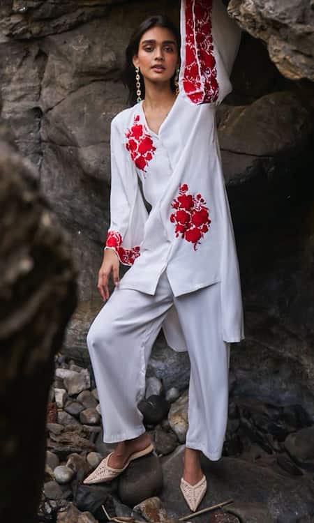 Buy_Dash And Dot_White Viscose Embroidery V-neck Placement Kurta _Online_at_Aza_Fashions