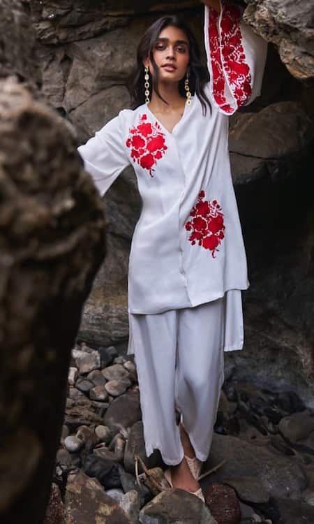 Shop_Dash And Dot_White Viscose Embroidery V-neck Placement Kurta _Online_at_Aza_Fashions