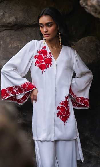 Dash And Dot_White Viscose Embroidery V-neck Kurta And Pant Set _Online_at_Aza_Fashions