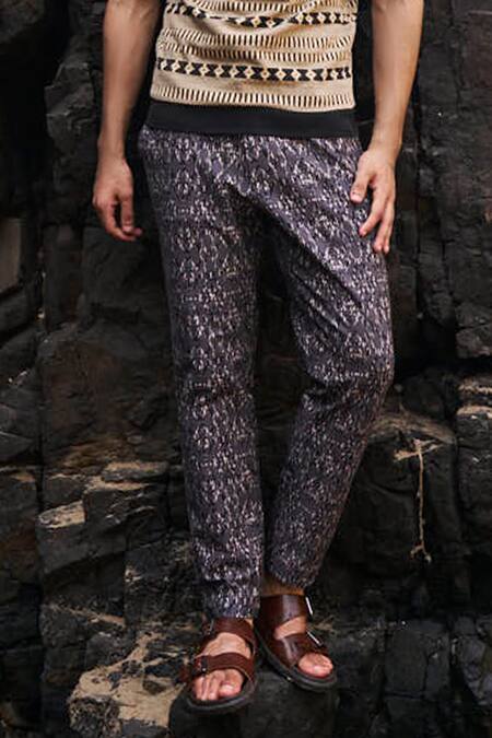 Buy Dash And Dot Black Cotton Ikat Print Pant Online at Aza Fashions Buy_Dash And Dot_Black Cotton Ikat Print Pant _Online_at_Aza_Fashions