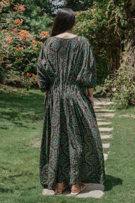 Shop Akashi Clothing Black Cotton Printed V Neck Kaftan at Aza Fashions Shop_Akashi Clothing_Black Cotton Printed V Neck Kaftan _at_Aza_Fashions