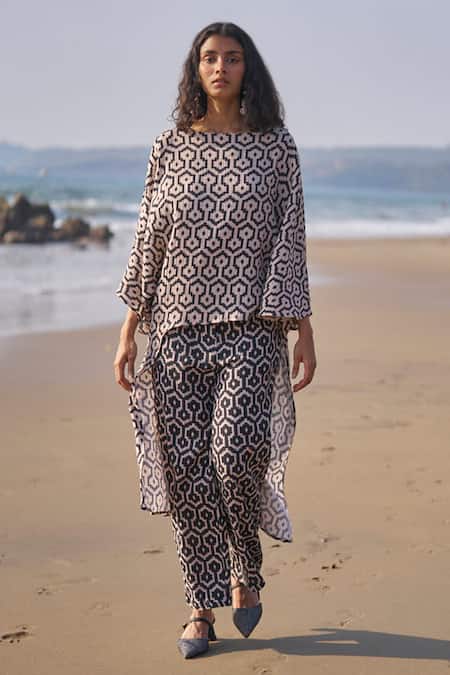 Buy Dash And Dot Black Cotton Boat Neck High-low Hem Printed Top And Pant Co-ord Set Online at Aza Fashions Buy_Dash And Dot_Black Cotton Boat Neck High-low Hem Printed Top And Pant Co-ord Set _Online_at_Aza_Fashions