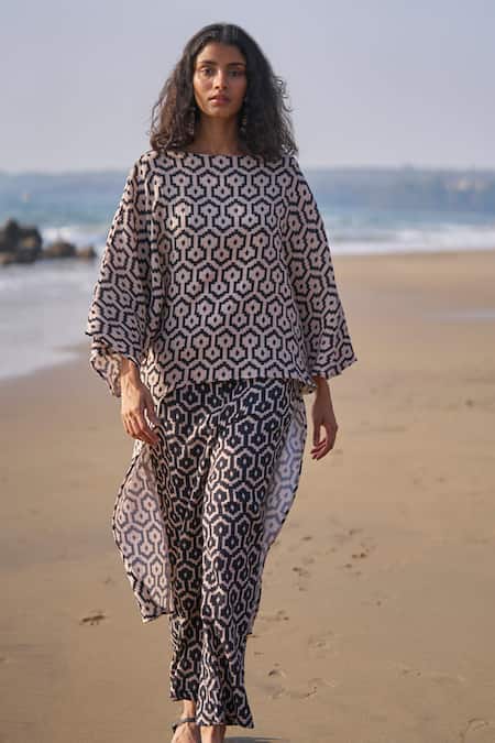 Shop Dash And Dot Black Cotton Boat Neck High-low Hem Printed Top And Pant Co-ord Set Online at Aza Fashions Shop_Dash And Dot_Black Cotton Boat Neck High-low Hem Printed Top And Pant Co-ord Set _Online_at_Aza_Fashions