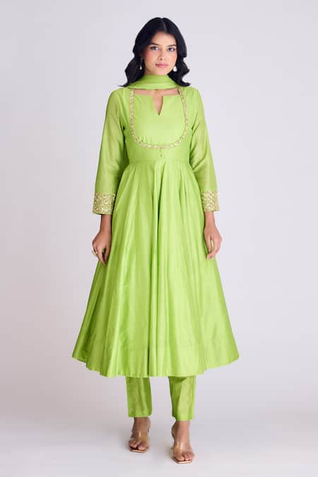 Basanti - Kapde Aur Koffee Green Silk Embroidered Sequins Notched Placed Work Anarkali Set 