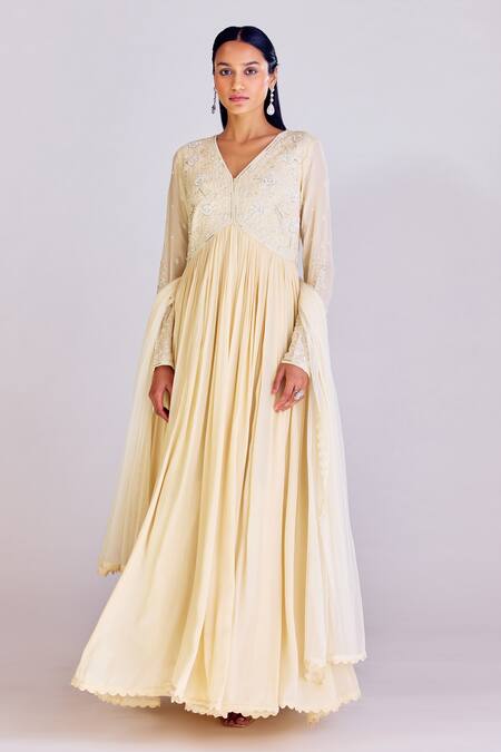 Basanti - Kapde Aur Koffee_White Chiffon Embroidery, Sequins V-neck Flower Anarkali With Dupatta_Online_at_Aza_Fashions